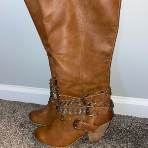 Women’s bedazzled buckle cowgirl boots